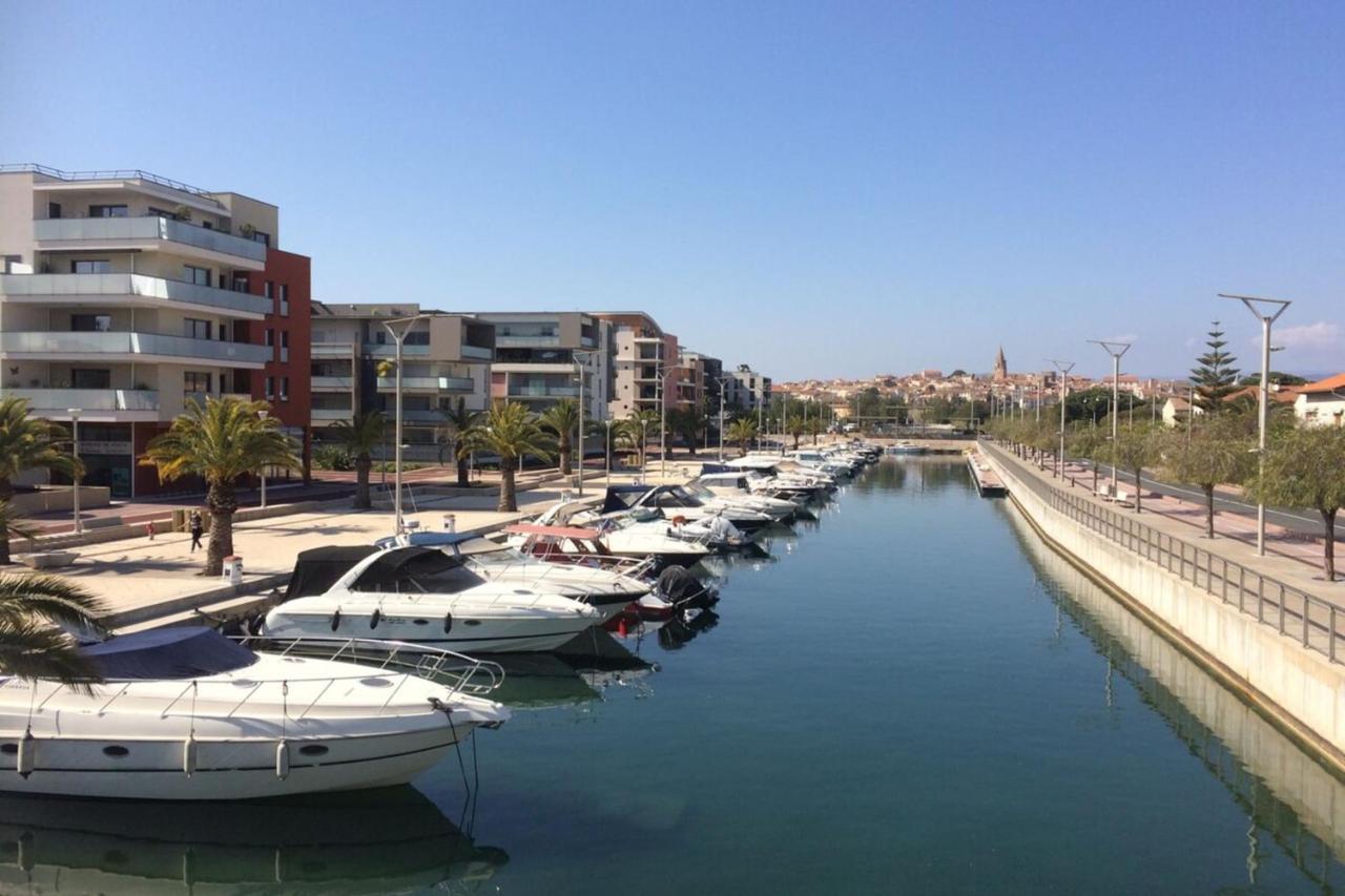 Chic Appart Du Port Frejus Exterior photo